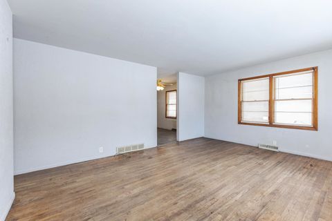 Tiny photo for 610 S Oak Street, Pontiac, IL 61764 (MLS # 12561426)