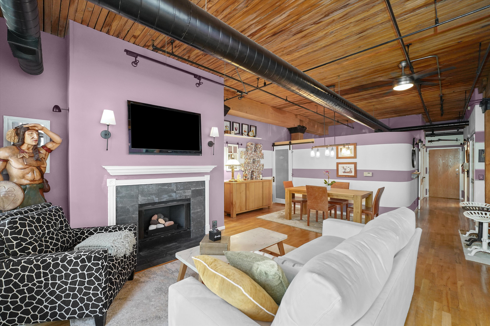 550 N Kingsbury Street 312