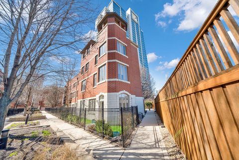 324 E 17th Street Chicago IL 60616
