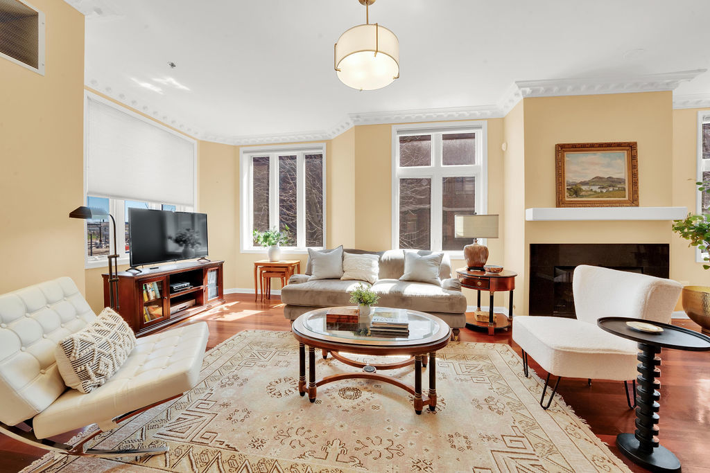324 E 17th Street