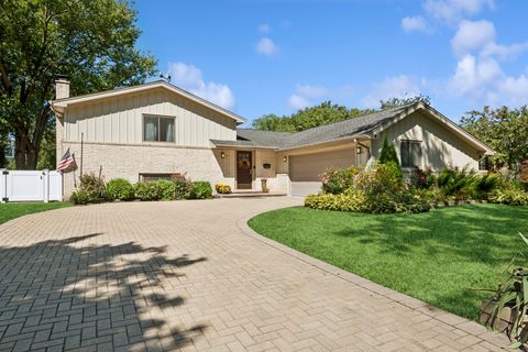 Photo of 3134 Maple Leaf Drive, Glenview, IL 60026 (MLS # 12632765)
