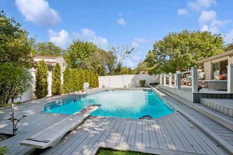 Tiny photo for 3134 Maple Leaf Drive, Glenview, IL 60026 (MLS # 12632765)