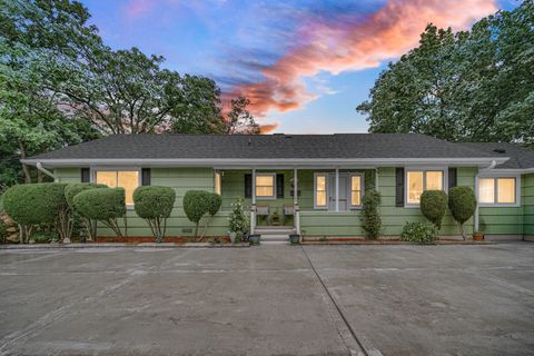 Photo of 337 S Brewster Avenue, Lombard, IL 60148 (MLS # 12484518)
