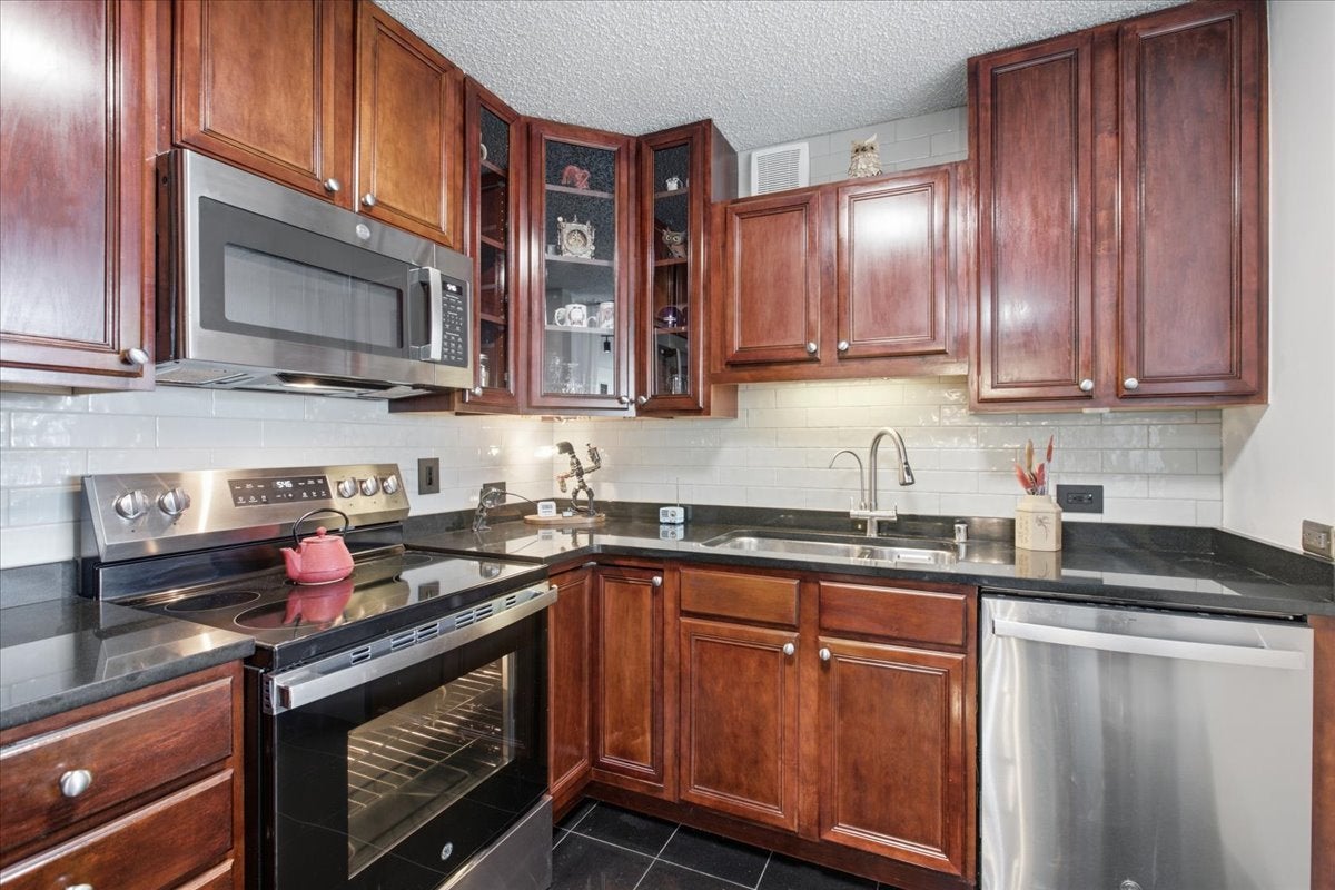 33 W Delaware Place 22H