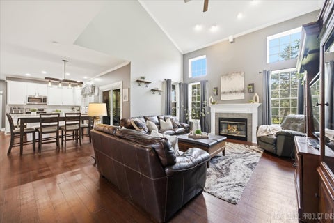 Tiny photo for 380 Thornwood Way, South Elgin, IL 60177 (MLS # 12748081)