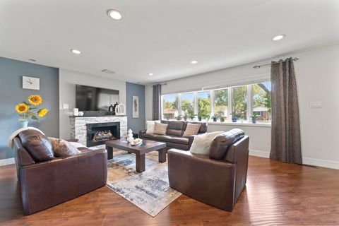 Tiny photo for 926 Wilshire Avenue, Elk Grove Village, IL 60007 (MLS # 12506108)