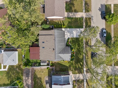 Tiny photo for 926 Wilshire Avenue, Elk Grove Village, IL 60007 (MLS # 12506108)