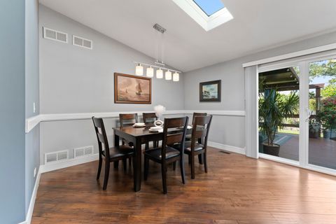 Tiny photo for 926 Wilshire Avenue, Elk Grove Village, IL 60007 (MLS # 12506108)