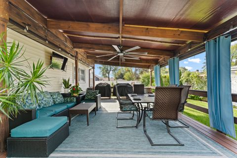 Tiny photo for 926 Wilshire Avenue, Elk Grove Village, IL 60007 (MLS # 12506108)