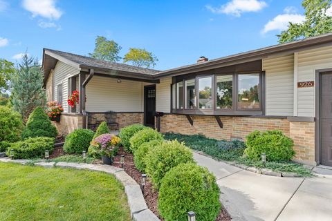 Tiny photo for 926 Wilshire Avenue, Elk Grove Village, IL 60007 (MLS # 12506108)