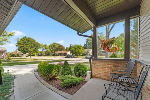 Tiny photo for 926 Wilshire Avenue, Elk Grove Village, IL 60007 (MLS # 12506108)