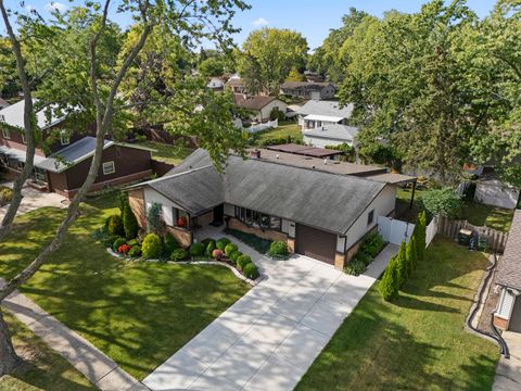 Tiny photo for 926 Wilshire Avenue, Elk Grove Village, IL 60007 (MLS # 12506108)