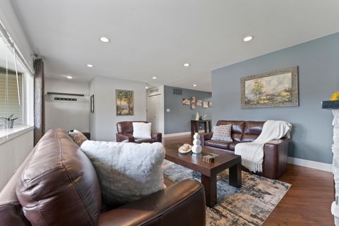 Tiny photo for 926 Wilshire Avenue, Elk Grove Village, IL 60007 (MLS # 12506108)