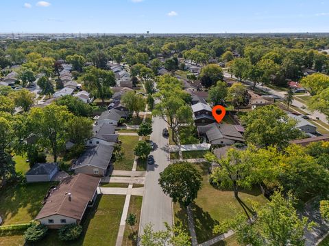 Tiny photo for 926 Wilshire Avenue, Elk Grove Village, IL 60007 (MLS # 12506108)