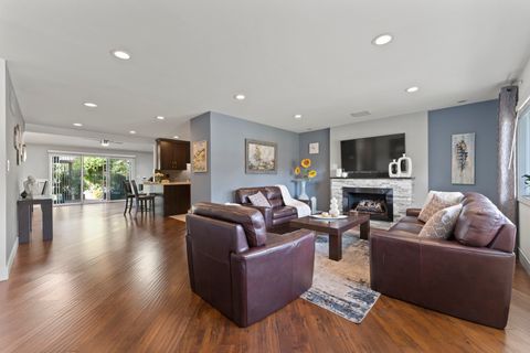 Tiny photo for 926 Wilshire Avenue, Elk Grove Village, IL 60007 (MLS # 12506108)