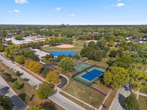 Tiny photo for 926 Wilshire Avenue, Elk Grove Village, IL 60007 (MLS # 12506108)