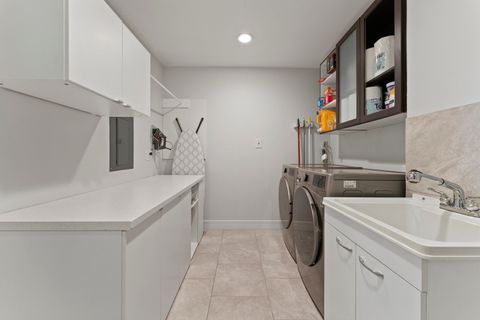 Tiny photo for 926 Wilshire Avenue, Elk Grove Village, IL 60007 (MLS # 12506108)