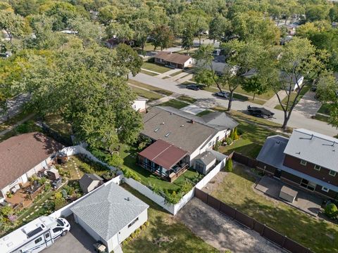 Tiny photo for 926 Wilshire Avenue, Elk Grove Village, IL 60007 (MLS # 12506108)