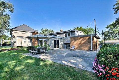 Tiny photo for 396 E Park Avenue, Elmhurst, IL 60126 (MLS # 12475300)