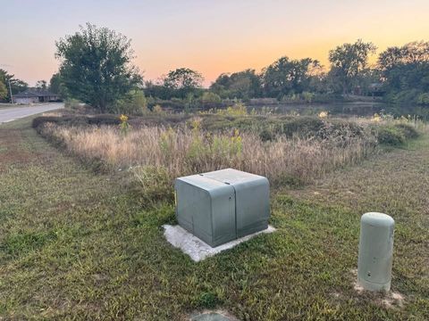 1929 N Lake Drive Pekin IL 61554