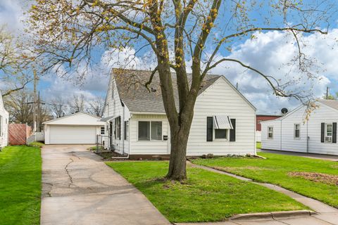 Tiny photo for 2202 46th Street, Moline, IL 61265 (MLS # 12607135)