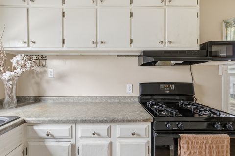 Tiny photo for 2202 46th Street, Moline, IL 61265 (MLS # 12607135)