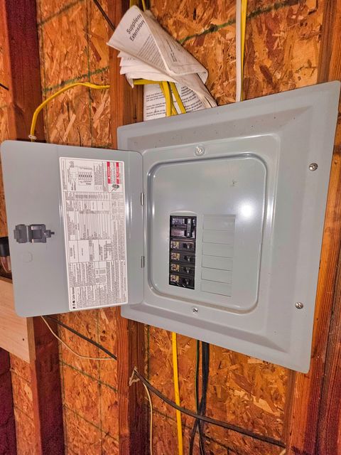 Tiny photo for 542 Vincennes Avenue, Flora, IL 62839 (MLS # 12600111)