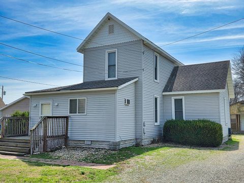 Tiny photo for 542 Vincennes Avenue, Flora, IL 62839 (MLS # 12600111)