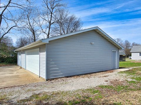 Tiny photo for 542 Vincennes Avenue, Flora, IL 62839 (MLS # 12600111)