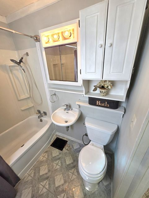 Tiny photo for 542 Vincennes Avenue, Flora, IL 62839 (MLS # 12600111)