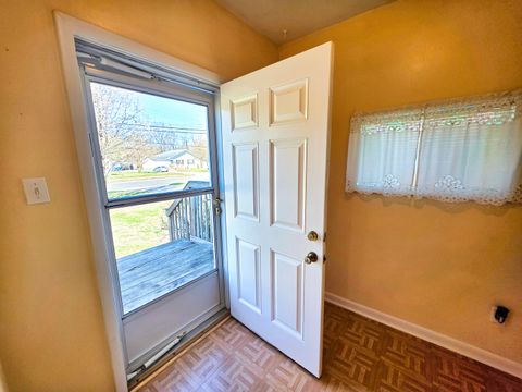 Tiny photo for 542 Vincennes Avenue, Flora, IL 62839 (MLS # 12600111)