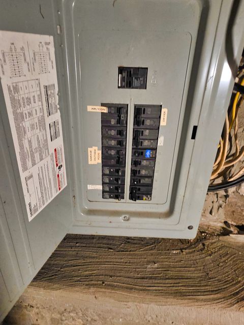 Tiny photo for 542 Vincennes Avenue, Flora, IL 62839 (MLS # 12600111)