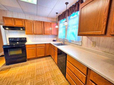 Tiny photo for 542 Vincennes Avenue, Flora, IL 62839 (MLS # 12600111)