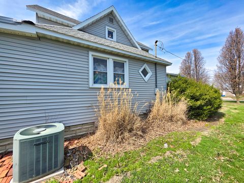 Tiny photo for 542 Vincennes Avenue, Flora, IL 62839 (MLS # 12600111)