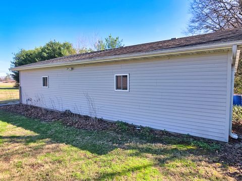 Tiny photo for 542 Vincennes Avenue, Flora, IL 62839 (MLS # 12600111)