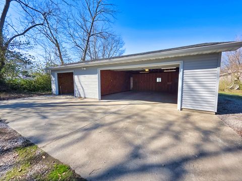 Tiny photo for 542 Vincennes Avenue, Flora, IL 62839 (MLS # 12600111)