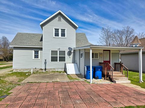 Tiny photo for 542 Vincennes Avenue, Flora, IL 62839 (MLS # 12600111)