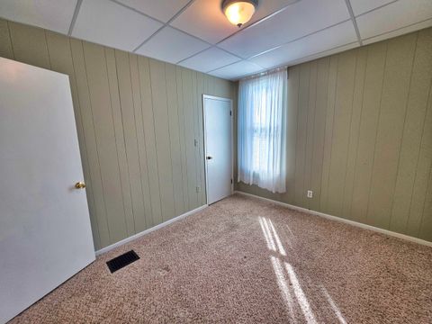 Tiny photo for 542 Vincennes Avenue, Flora, IL 62839 (MLS # 12600111)