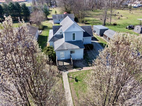 Photo of 542 Vincennes Avenue, Flora, IL 62839 (MLS # 12600111)