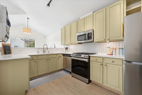 Tiny photo for 1424 New Haven Drive #1424, Cary, IL 60013 (MLS # 12480211)