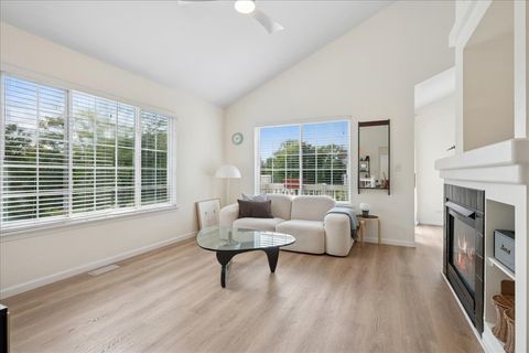 Tiny photo for 1424 New Haven Drive #1424, Cary, IL 60013 (MLS # 12480211)