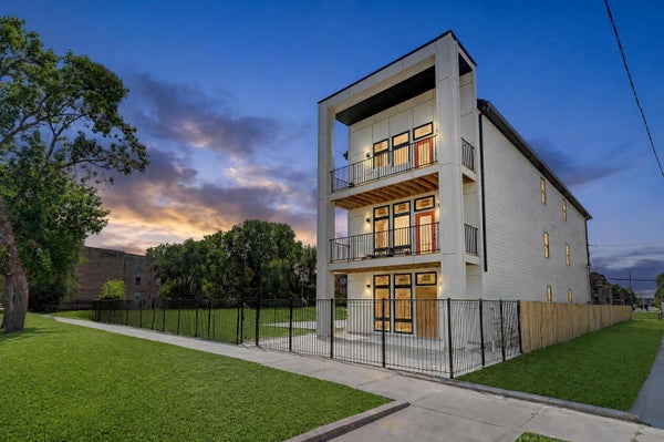 5302 S PRAIRIE AVE, CHICAGO, IL 60615 - Image 7340977fe4eb7f4d348ff4e511564eb6/471666812