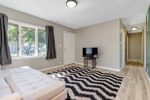 Tiny photo for 98 Glendale Road, Buffalo Grove, IL 60089 (MLS # 12491003)