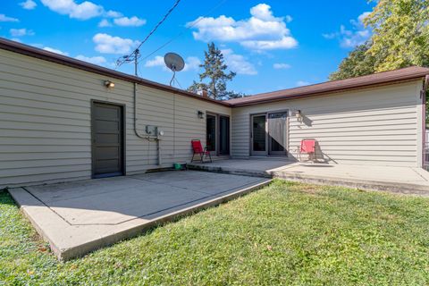Tiny photo for 98 Glendale Road, Buffalo Grove, IL 60089 (MLS # 12491003)