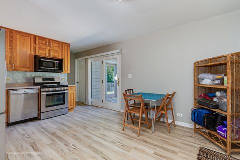Tiny photo for 98 Glendale Road, Buffalo Grove, IL 60089 (MLS # 12491003)
