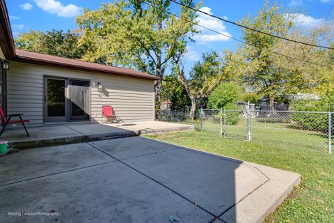 Tiny photo for 98 Glendale Road, Buffalo Grove, IL 60089 (MLS # 12491003)