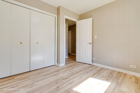 Tiny photo for 98 Glendale Road, Buffalo Grove, IL 60089 (MLS # 12491003)