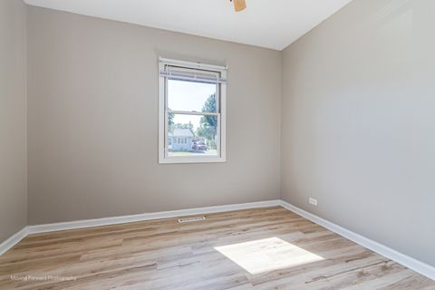 Tiny photo for 98 Glendale Road, Buffalo Grove, IL 60089 (MLS # 12491003)