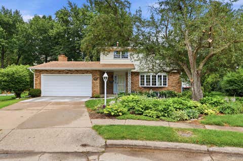 Tiny photo for 2903 Woodland Court, Davenport, IA 52803 (MLS # 12699335)