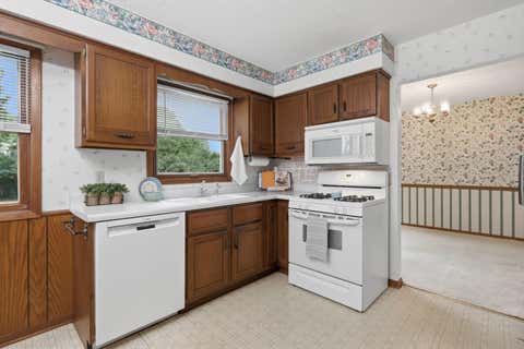 Tiny photo for 2903 Woodland Court, Davenport, IA 52803 (MLS # 12699335)